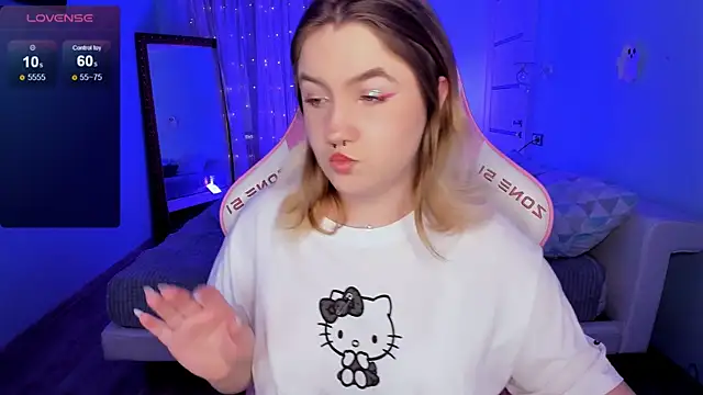 Snapshot of lovelyy_julia chatting on 4, 12, 2025 lovelyy julia online show from 4, 12, 2025