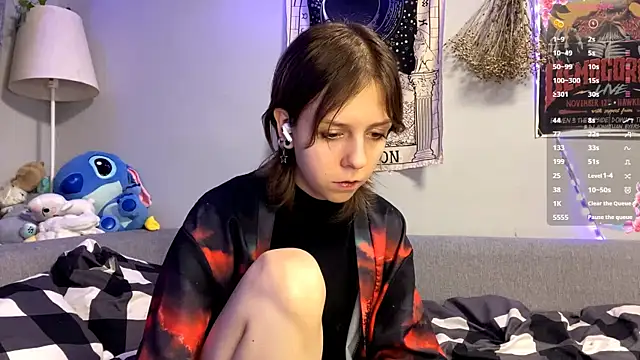 Snapshot of FairyLuna chatting on 4, 12, 2025 FairyLuna online show from 4, 12, 2025