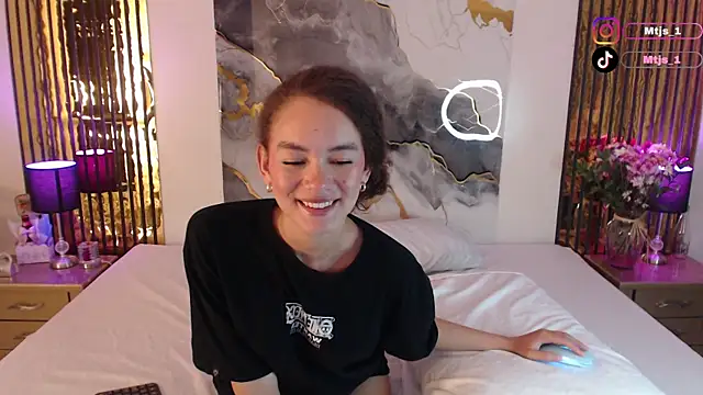 MiticaBrennet  online show from 7, 4, 2026