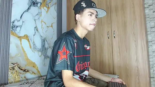 Snapshot of maverickhotson303av chatting on 24, 11, 2025 maverickhotson303av online show from 24, 11, 2025