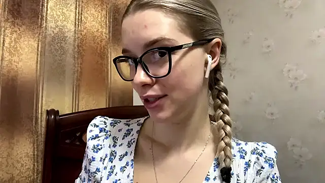 Snapshot of MichikoWienandt chatting on 26, 11, 2025 MichikoWienandt online show from 26, 11, 2025