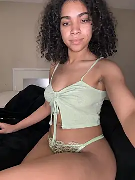 Snapshot of Kiki_hammyy chatting on 19, 2, 2026 Kiki hammyy online show from 19, 2, 2026