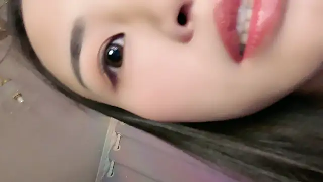 Snapshot of GD-girl001 chatting on 27, 11, 2025 GD-girl001 online show from 27, 11, 2025