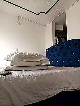 man black hot24 online show from 7, 4, 2026