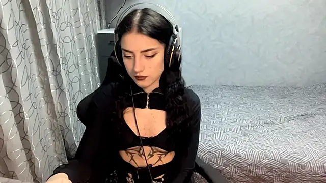 Snapshot of Meowluly chatting on 24, 11, 2025 Meowluly online show from 24, 11, 2025