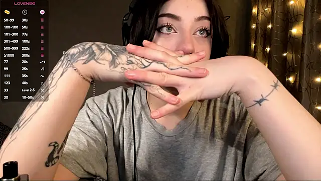 Snapshot of Meowluly chatting on 2, 2, 2026 Meowluly online show from 2, 2, 2026