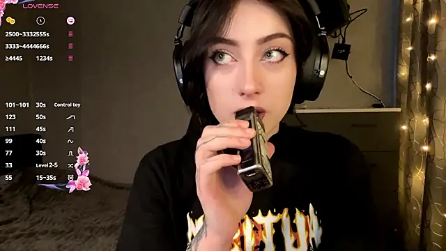 Snapshot of Meowluly chatting on 4, 2, 2026 Meowluly online show from 4, 2, 2026