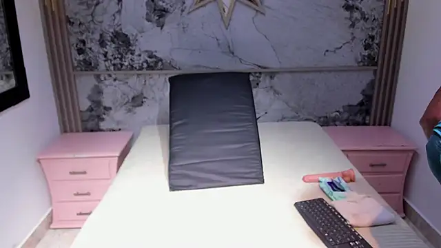 Snapshot of ZoeCollin chatting on 10, 1, 2026 ZoeCollin online show from 10, 1, 2026