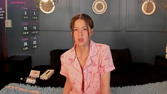 Snapshot of Skyy_bloom chatting on 4, 12, 2025 Skyy bloom online show from 4, 12, 2025