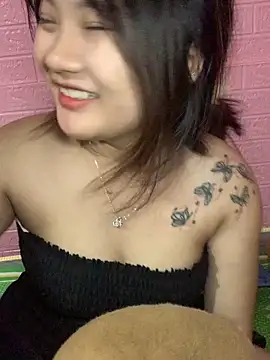 Snapshot of lau-2 chatting on 25, 11, 2025 lau-2 online show from 25, 11, 2025