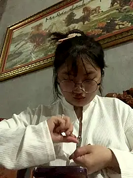 Snapshot of lau-2 chatting on 4, 12, 2025 lau-2 online show from 4, 12, 2025