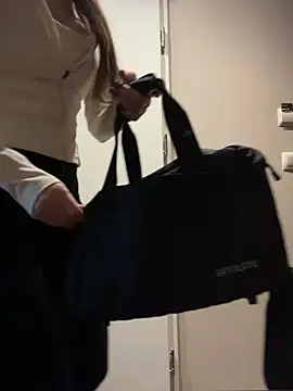 TomilaSi online show from 13, 4, 2026