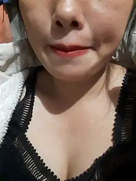 Snapshot of mai-mai-97 chatting on 5, 12, 2025 mai-mai-97 online show from 5, 12, 2025