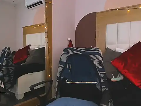 Snapshot of MilaFoxxy chatting on 2, 12, 2025 MilaFoxxy online show from 2, 12, 2025