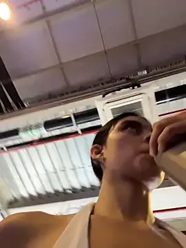 Miia moonn online show from 18, 4, 2026