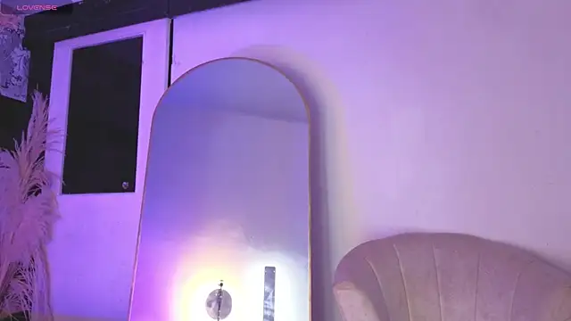Snapshot of megan_lenon chatting on 14, 6, 2026 megan lenon online show from 14, 6, 2026
