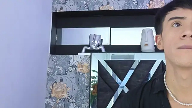 Snapshot of megan_lenon chatting on 15, 7, 2026 megan lenon online show from 15, 7, 2026