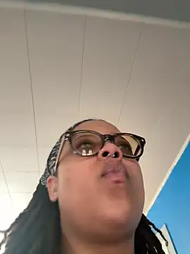 hazeleyedemonx13 online show from 16, 4, 2026