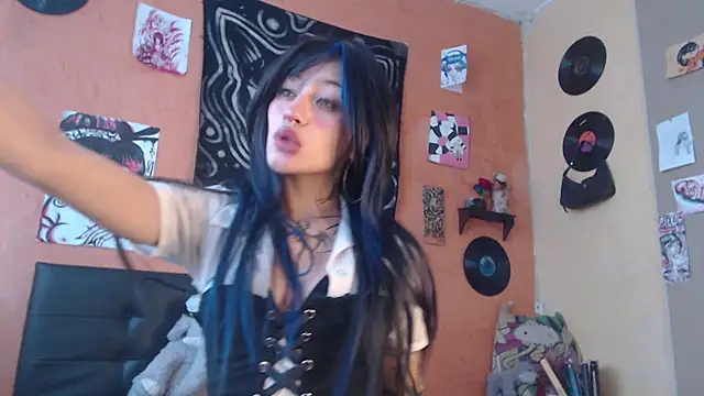 Layla quinn online show from 15, 7, 2026