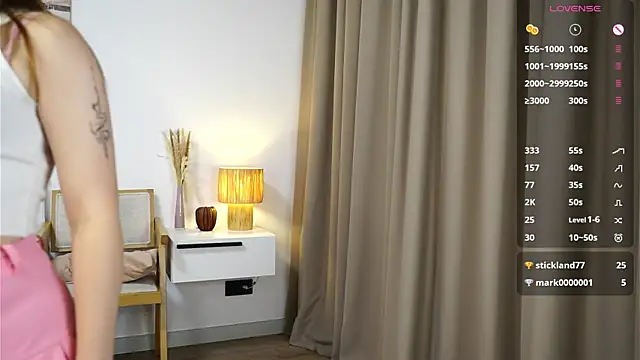 Snapshot of SharronAramini chatting on 27, 11, 2025 SharronAramini online show from 27, 11, 2025