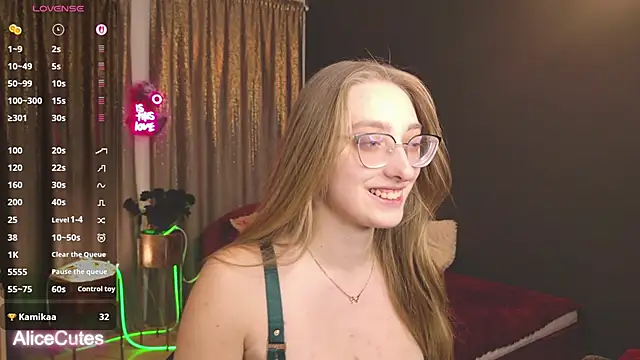 Snapshot of AliceCutes chatting on 10, 2, 2026 AliceCutes online show from 10, 2, 2026