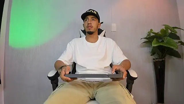 Snapshot of Brand_Collins chatting on 5, 2, 2026 Brand Collins online show from 5, 2, 2026