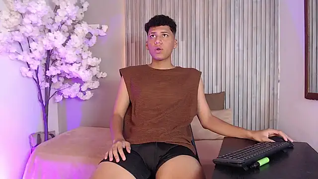 Snapshot of Andrey_Lev1 chatting on 27, 11, 2025 Andrey Lev1 online show from 27, 11, 2025