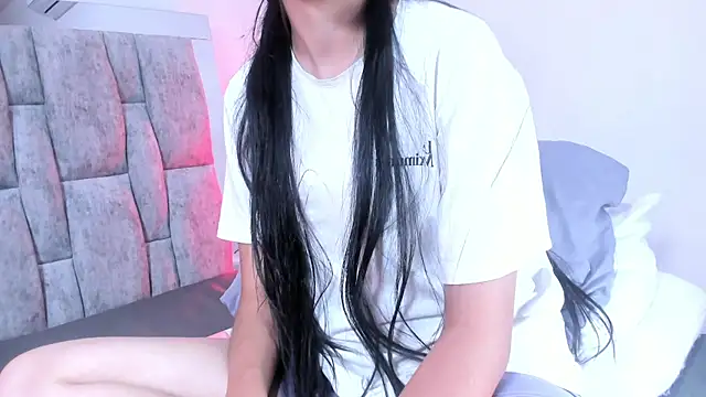 ZafiraNavarro online show from 4, 4, 2026