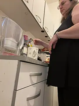 bea french curvy online show from 16, 1, 2026