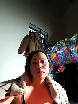 Snapshot of Let-zo chatting on 28, 11, 2025 Let-zo online show from 28, 11, 2025