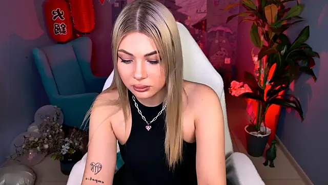 Snapshot of HyileyClark chatting on 2, 3, 2026 HyileyClark online show from 2, 3, 2026