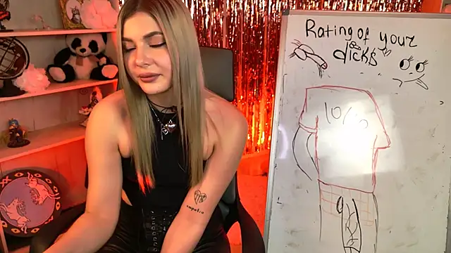 Snapshot of HyileyClark chatting on 4, 4, 2026 HyileyClark online show from 4, 4, 2026