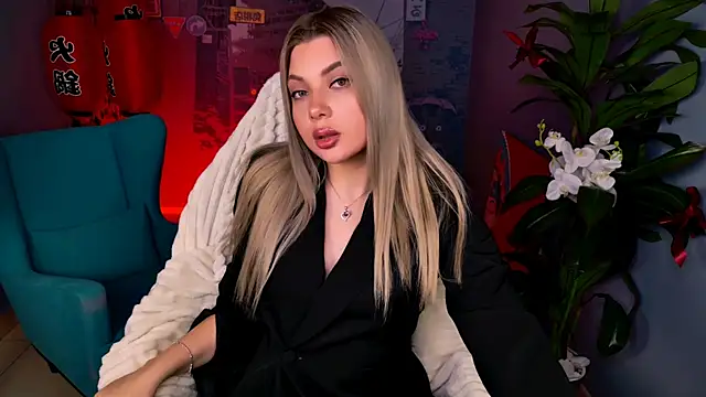 Snapshot of HyileyClark chatting on 7, 4, 2026 HyileyClark online show from 7, 4, 2026