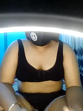 Snapshot of priya2098 chatting on 5, 8, 2026 priya2098 online show from 5, 8, 2026