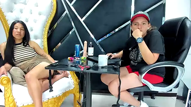 Snapshot of Alyssa_Noah chatting on 19, 12, 2025 Alyssa Noah online show from 19, 12, 2025