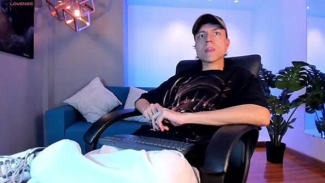 Snapshot of Bastthianxxx chatting on 30, 11, 2025 Bastthianxxx online show from 30, 11, 2025