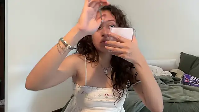 Alicatcua  online show from 24, 6, 2026