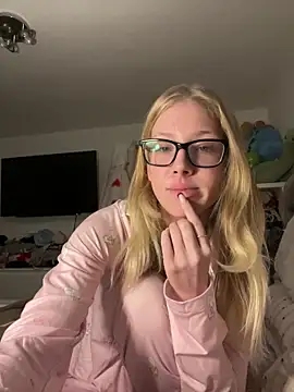 RosieLovexoxx online show from 16, 12, 2025