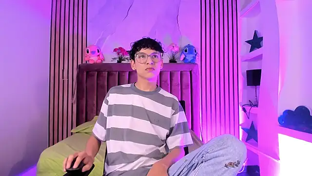 Snapshot of SthepanodiMonaco chatting on 5, 12, 2025 SthepanodiMonaco online show from 5, 12, 2025