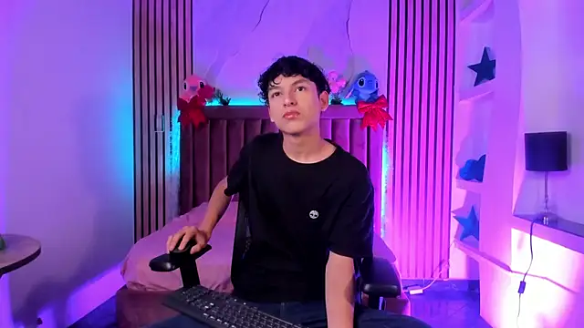 Snapshot of SthepanodiMonaco chatting on 15, 12, 2025 SthepanodiMonaco online show from 15, 12, 2025