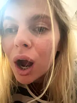 Snapshot of d0uble_trouble chatting on 28, 11, 2025 d0uble trouble online show from 28, 11, 2025