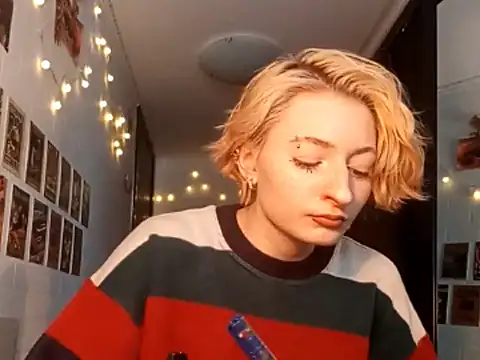 Snapshot of AmyGrok chatting on 28, 11, 2025 AmyGrok online show from 28, 11, 2025