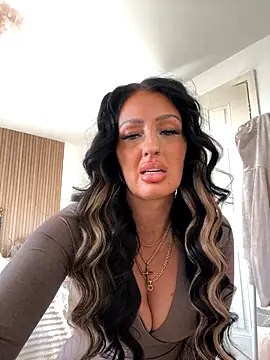 Snapshot of Lolaxox_ chatting on 19, 12, 2025 Lolaxox online show from 19, 12, 2025