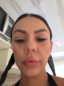 SofhiaTaylor online show from 14, 12, 2025