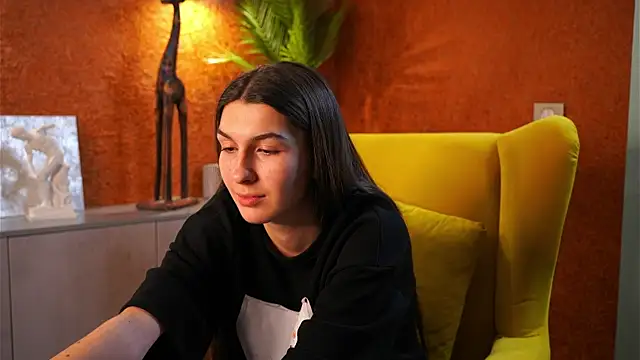 Snapshot of SongSaur chatting on 1, 12, 2025 SongSaur online show from 1, 12, 2025