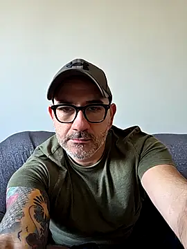 Snapshot of Aresal84 chatting on 1, 12, 2025 Aresal84 online show from 1, 12, 2025