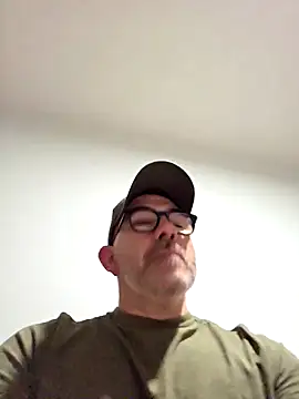 Snapshot of Aresal84 chatting on 2, 12, 2025 Aresal84 online show from 2, 12, 2025