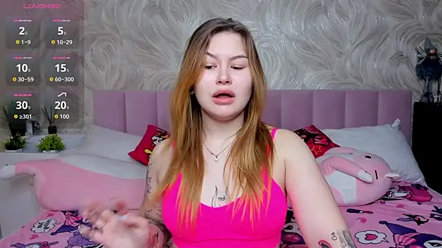 Snapshot of MilanaXHoney chatting on 14, 12, 2025 MilanaXHoney online show from 14, 12, 2025