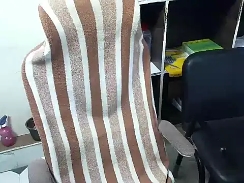 Snapshot of TwinklyBasket897 chatting on 3, 12, 2025 TwinklyBasket897 online show from 3, 12, 2025