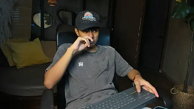 Snapshot of isaac_grimm chatting on 25, 2, 2026 isaac grimm online show from 25, 2, 2026